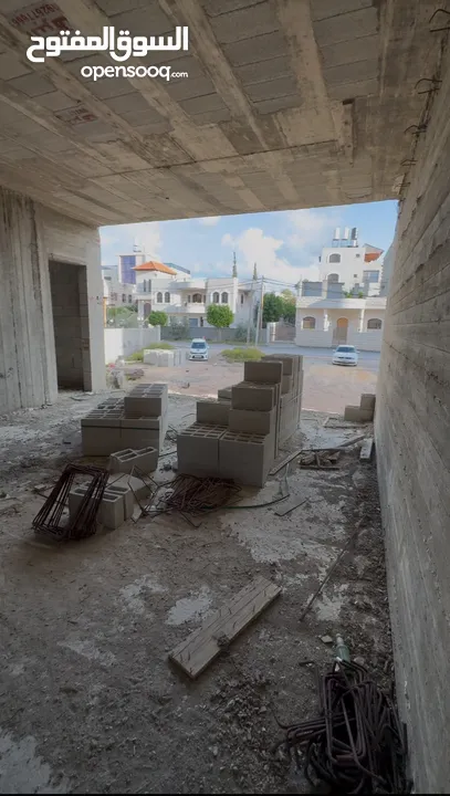 شقة عظم طابق ثالث