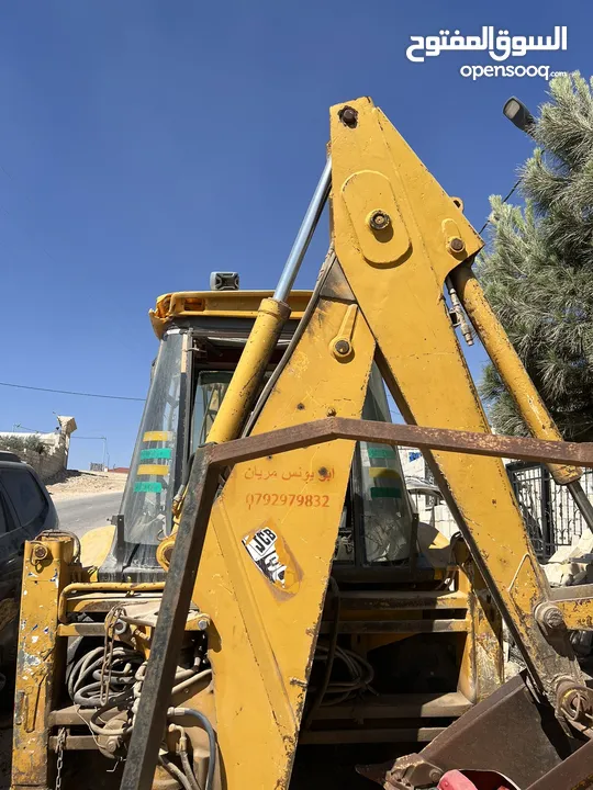 جرافه jcbللبيع بحاجه لماتور