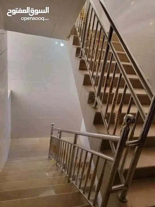 عمارة حديثة ضخمة جداً ، عمل درجة أولى على أعلى مستوى ، ركنية شارعين زفلت