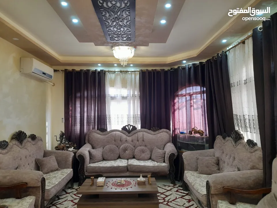 مزرعة مع بيت للبيع