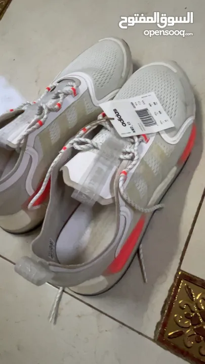 جزمة اديداس رياضية موديل NMD_v3 اصلي جديدة