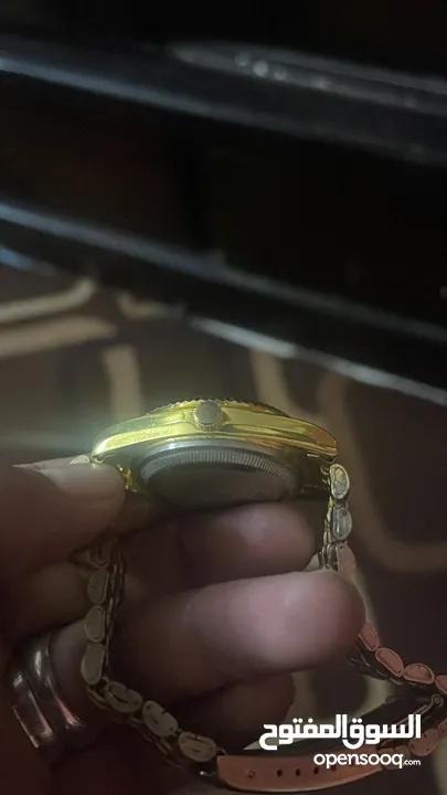 اربع ساعات للبيع
