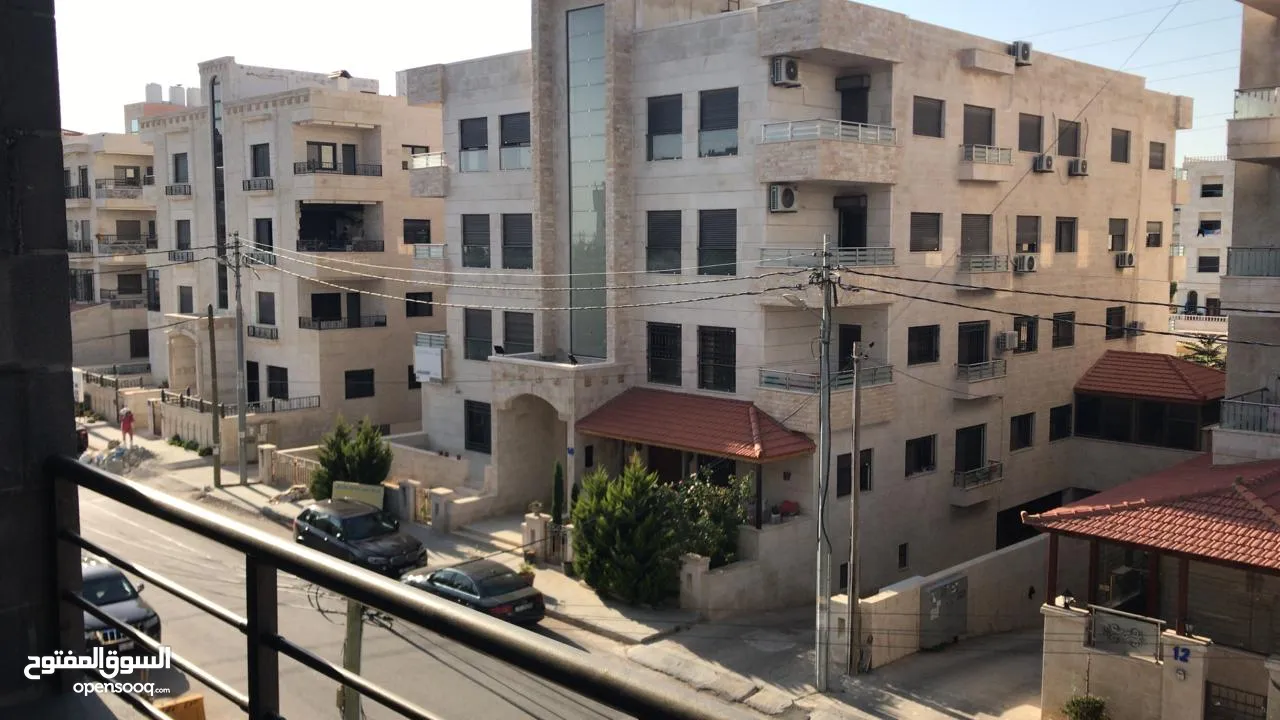 شقة مميزة للايجار في اجمل موقع بمنطقة الجندويل- مقابل حديقة الوحدة