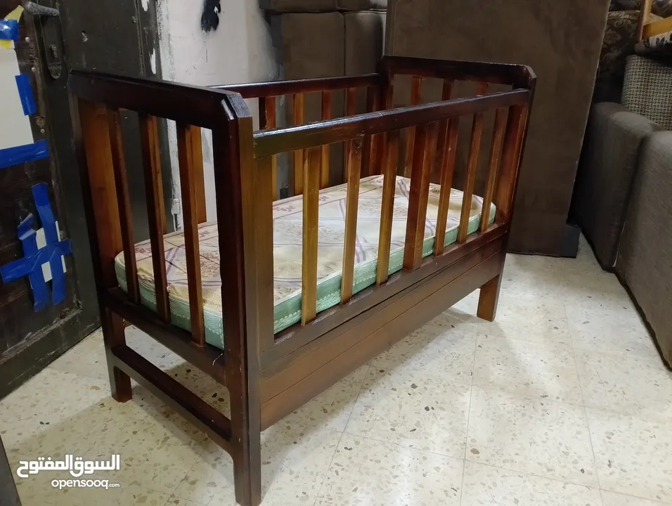 تخت مفرد وسرير بيبي ومكتب دراسه وعرباي