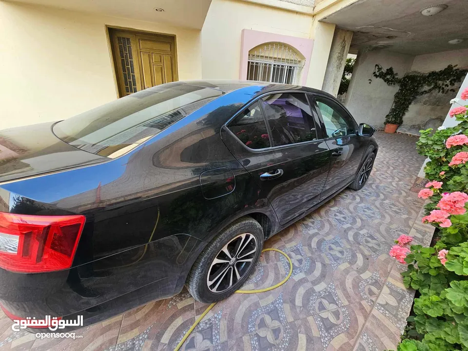سكودا اوكتافيا 2016 لون اسود