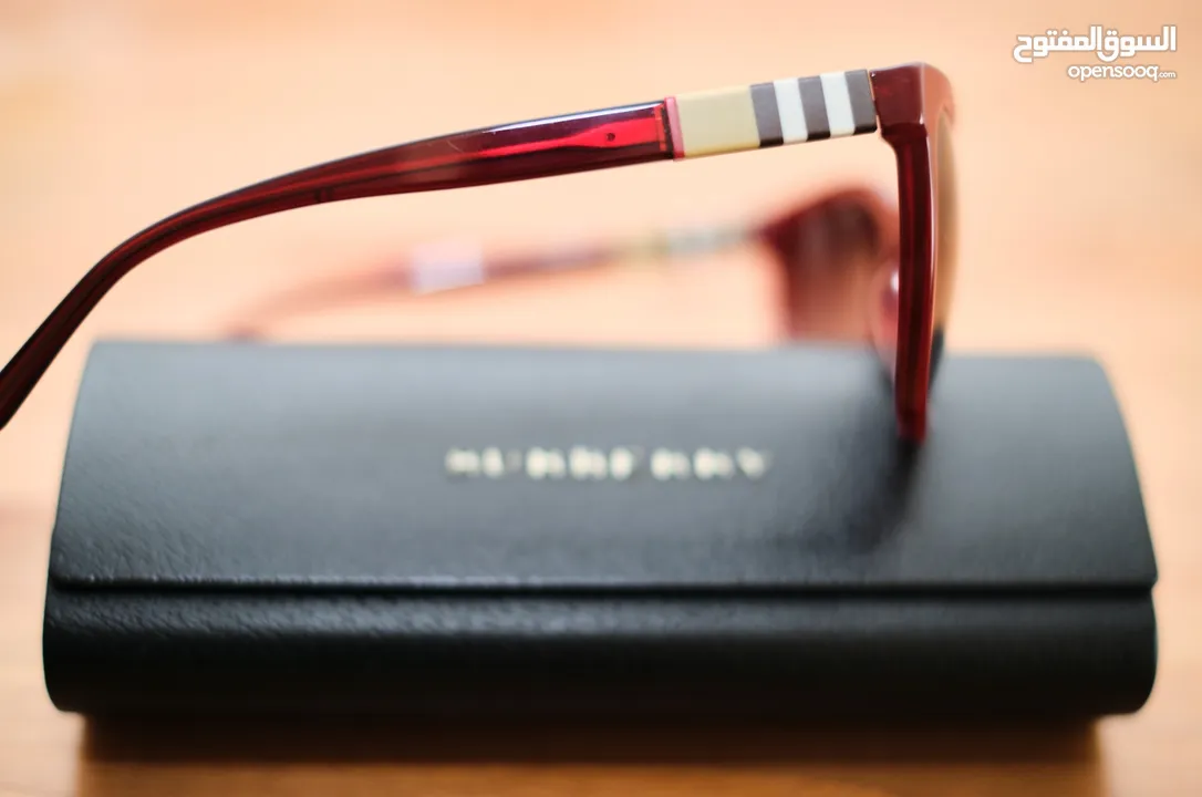 نظارات شمسية نسائية أصلية من Burberry