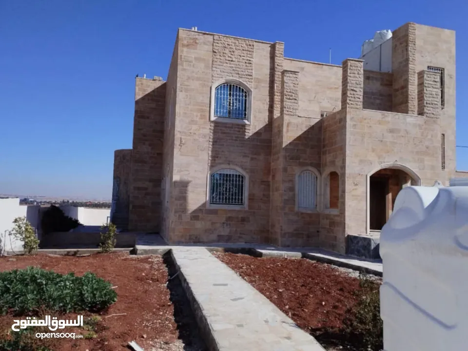 فيلا للبيع في شارع المطار جديده
