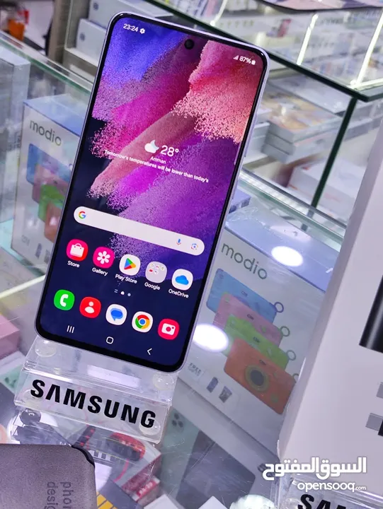 مستعمل اخو الجديد Samsung S21 FE 5g رام 16 جيجا 256 أغراضة والكرتونه الأصلية متوفر توصيل