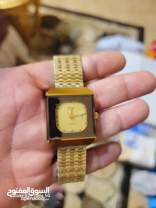 ساعات للبيع