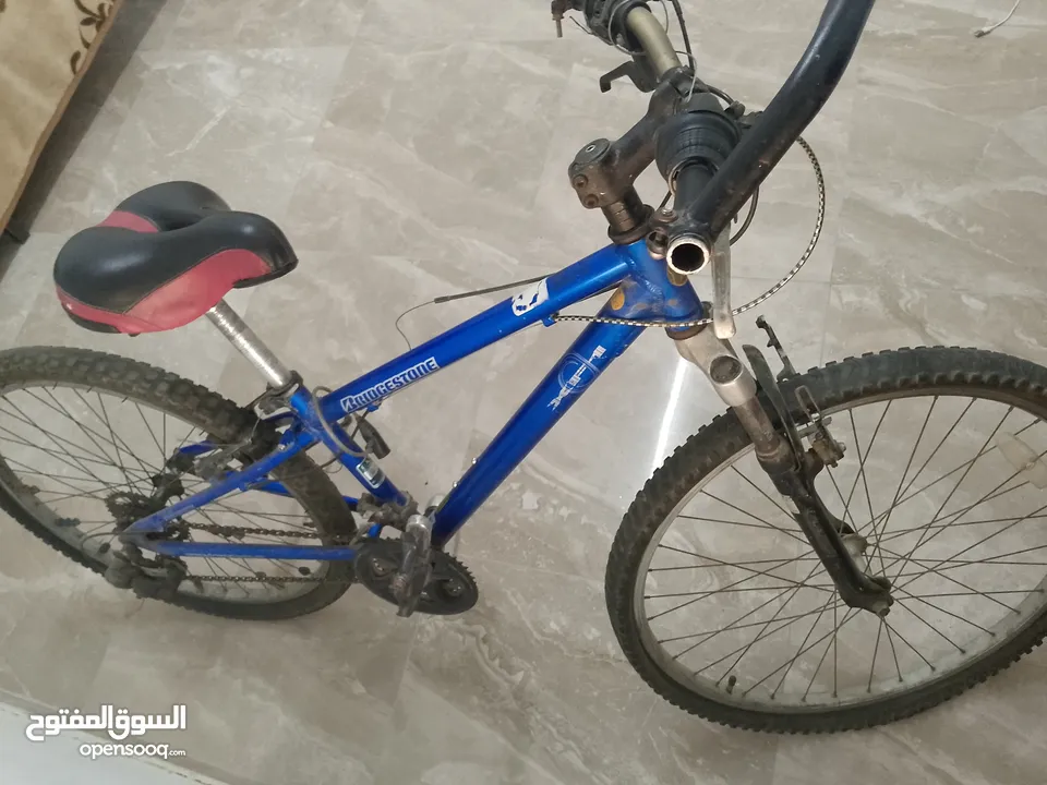 بسكليت نمرة 26 عليه سنوبرس امامي غيار امامي 7 وخلفي 3 جنط امامي خلفي جديد