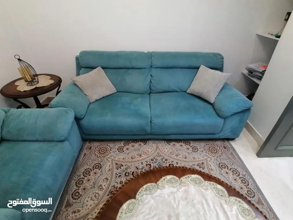 طقم كنب بحاله ممتاز 7  مقاعد للبيع الرجاء قراءة الإعلان