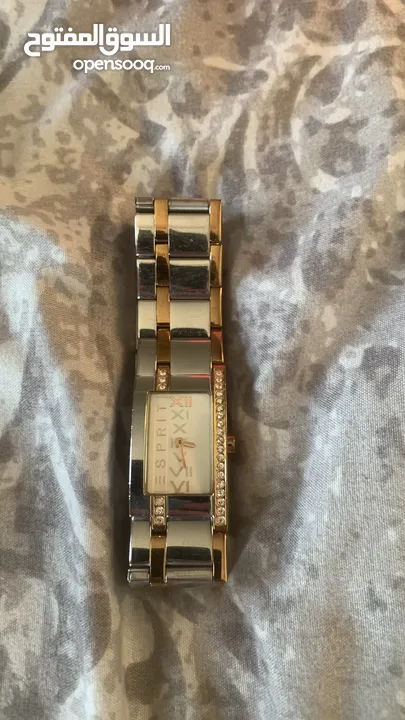 ساعه esprit اصليه سعر الجديده منها 112 هاي مستعمله فقط ب 55دينار