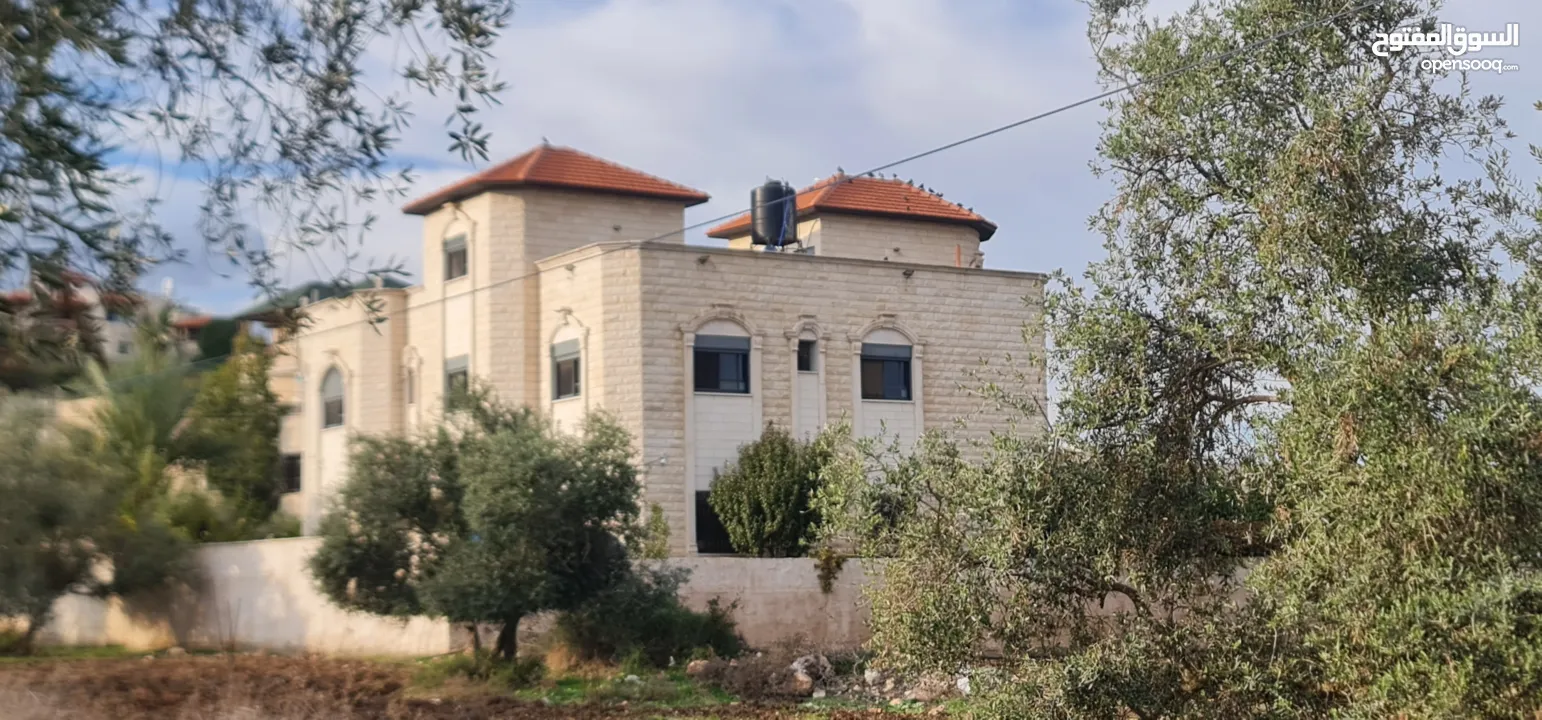 بيت طابقين للبيع