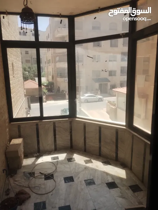 شقة للبيع من المالك مباشرة منطقة شميساني الطابق الأول  مساحة البناء 196متر.  عمر البناء10سنوات
