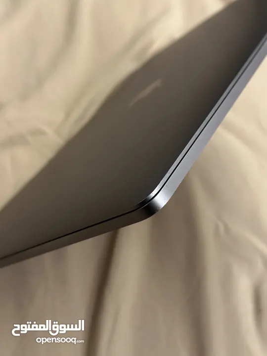 MacBook Pro 15’ i7 250gb 16gb ram with Touch Bar