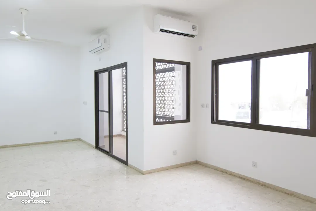 Good 1 Bedroom Flats at Al Falaj area near to SPAR Super Market.