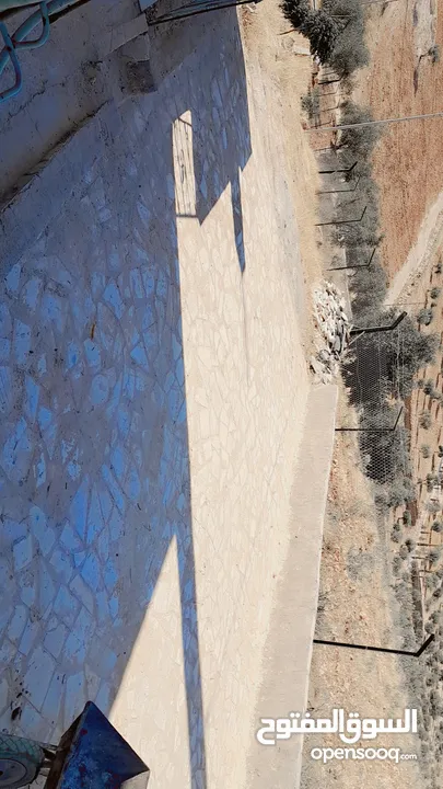 مزرعه 3400 م مع بيت ريفي للبيع شرق جرش  دحل المدور  حمامه