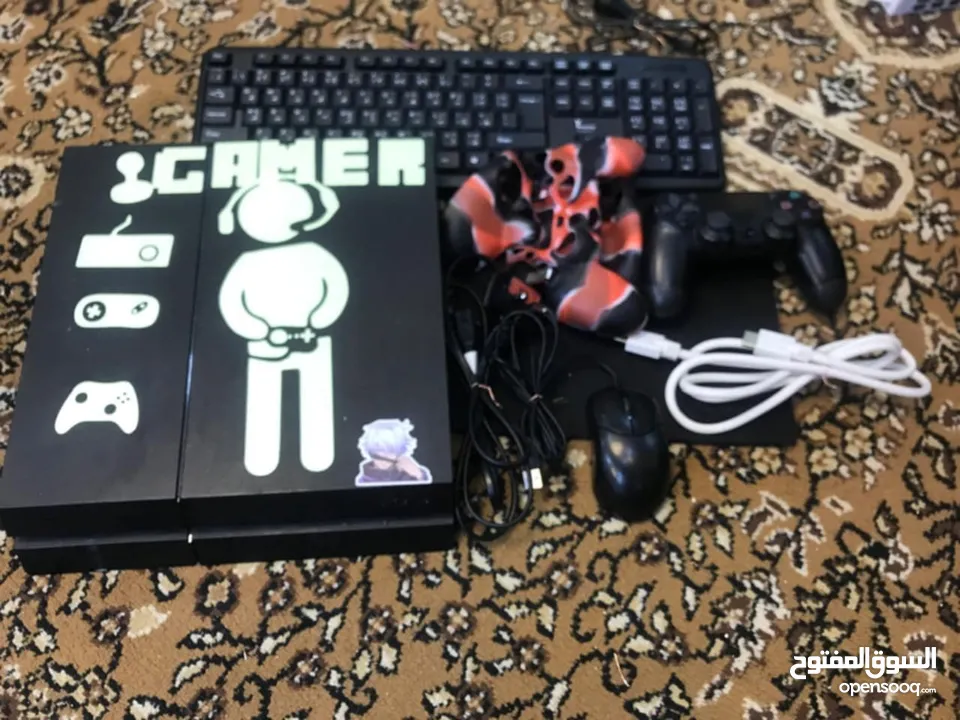 PS4بحالت الوكاله ممتاز معه ايد وحده ويد خربانه دينارين بتصلحها