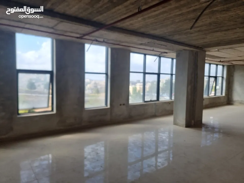 طابق تجاري للأيجار او للبيع في الطيرة الشارع الرئيسي