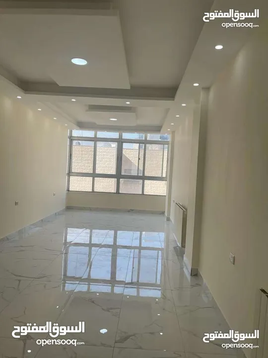 شقه لقطه استثماريه سكنيه مميزه و محدثه للبيع بسعر مغري جدا مقابل جامعه الاميرة سميةو الجمعية الملكية