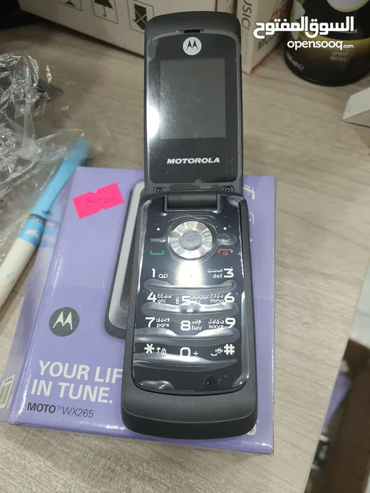 اجهزة مخزنة قديمة بالكرتونة لم تستخدم نهائيا مع كامل اغراضهم Samsung وNokia وmotorolla وغيرهم