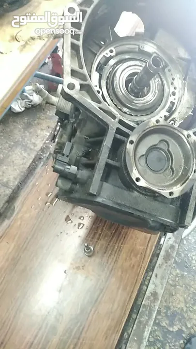 جير اتوماتيك جميع انواع السيارات ياباني كوري فرنسي أمريكي ومتخصص في تصليح الجير وبخبره 40سنه