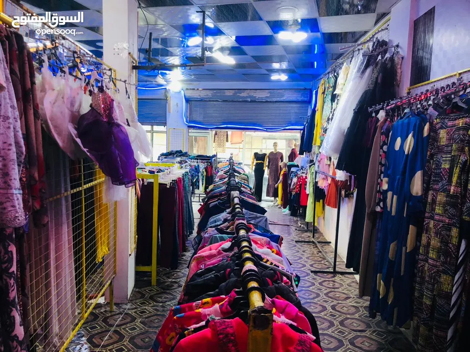 محلين ملابس فاتحات على بعض وسط السوق يمكن قلب المحل أي مشروع