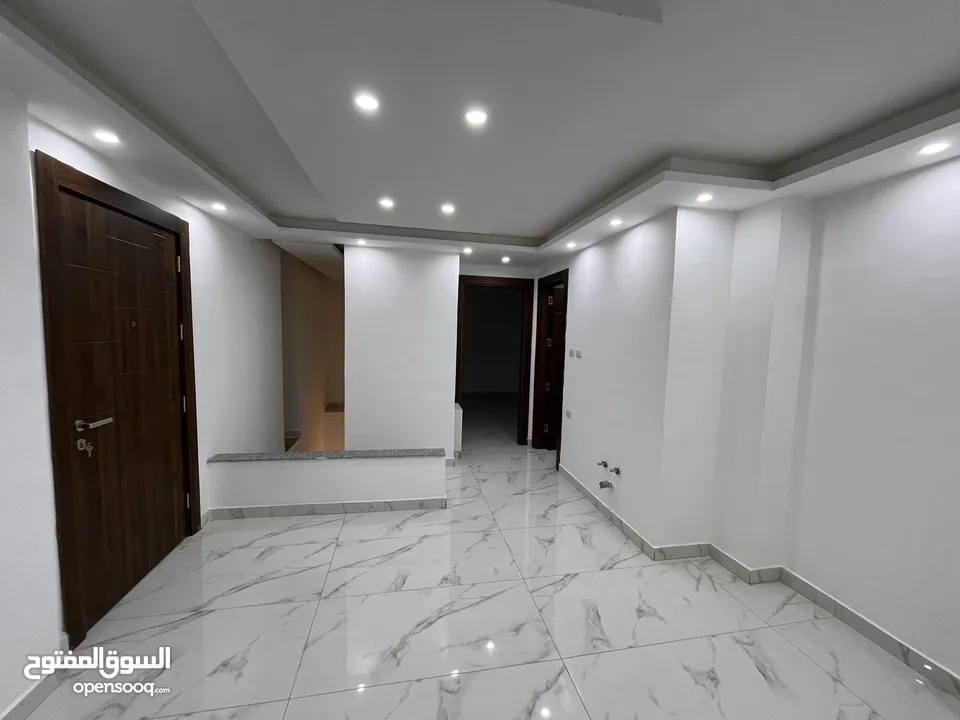 شقة للبيع البنيات الجنوبي طابق ثالث مع روف 185 متر مع تراس