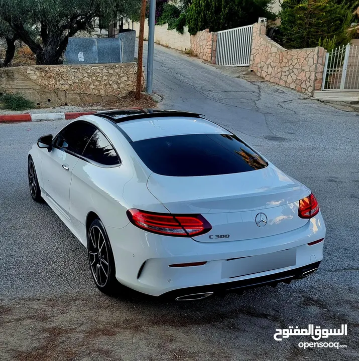 مرسيدس C300 2020/ فل مسكر بانوراما عداد ديجتال فرش عسلي / ولا جرام بويا / بالكررراتين وكالة