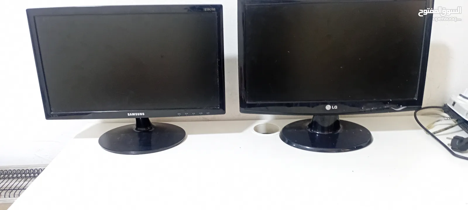 شاشه سامسونق 90hz وشاشه LG 60hz شاشات نضاف جدا كل وحده الها سعر اما الثنتين مع بعض