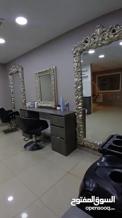 مركز تجميل للسيدات للبيع يعمل بشكل ممتاز تشطبيات فاخرة في اجمل مواقع خلدا للبيع لعدم التفرغ