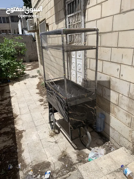 عربات كعك وبيض