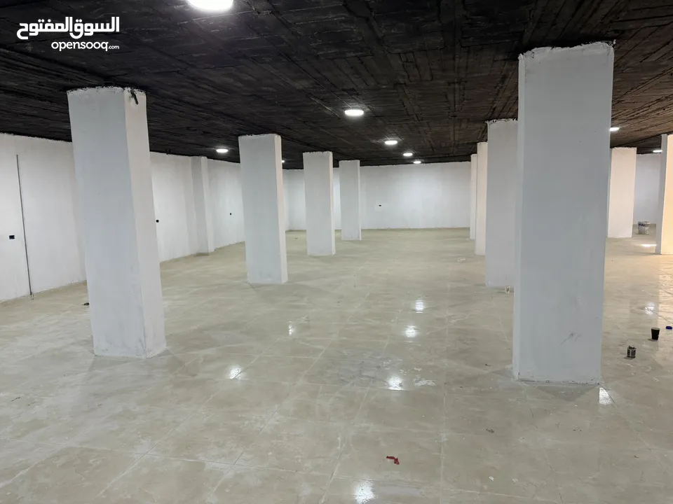 تسوية تجارية للإيجار مساحة 400 متر على شارع اربد الحصن الرئيسي بجانب كازية عاشور