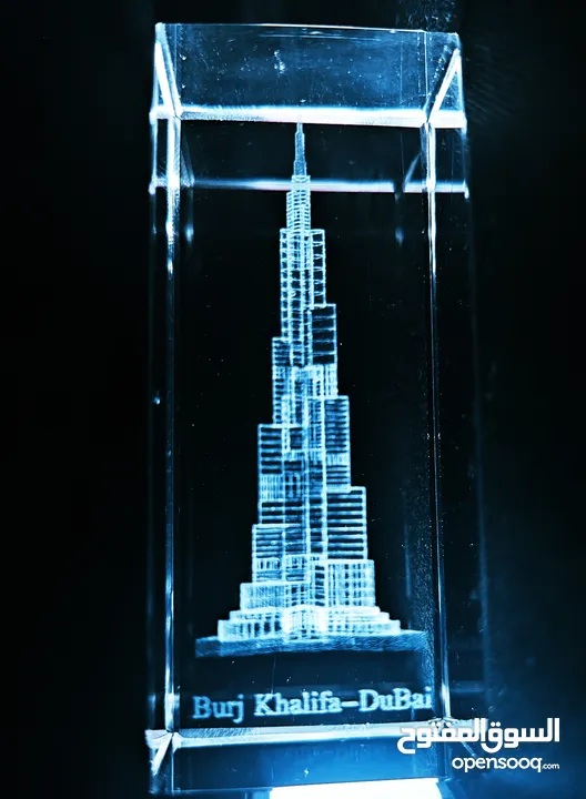 مجسم برج خليفة منحوت بالليزر داخل مكعب زجاجي 3D