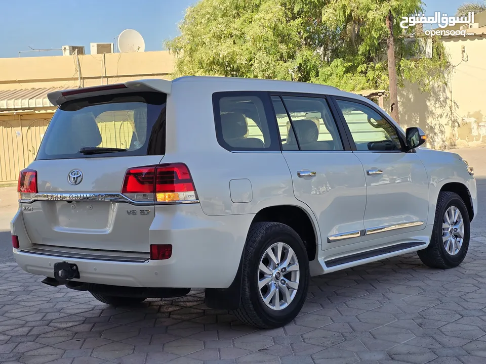 Land cruiser GXR V8 GCC 2021 Price 245,000 Aed