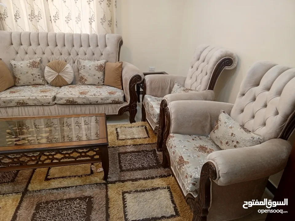 طقم كنب ضيوف تفصيل بحاله الوكاله للبيع