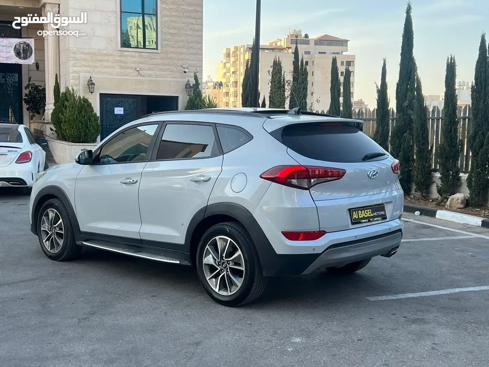 هيونداي توسان. ماتور 2000 موديل 2017 ديزل دفع امامي بالرخصة فول مع بانوراما يحط البركة لصاحب النصيب