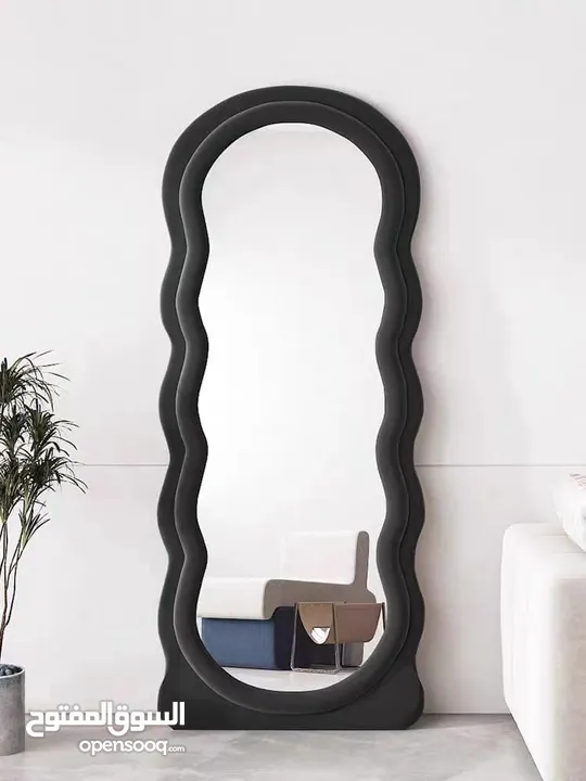 مرايا ترند عالمياً... تصميم موجي ومنحوت فخم يخلي أي زاوية تصير قطعة فن جاهزة للتصوير