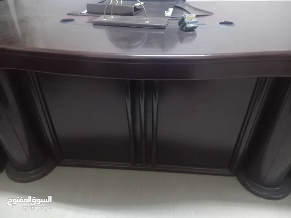 مكتب مع مرفقات للبيع خشب لاتيه