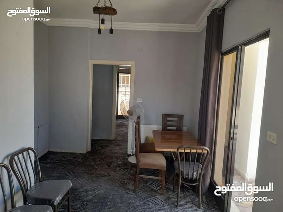 Apartment for rent in Jabal Amman. There are other apartments شقه للايجار جبل عمان يوجد شقق اخرى