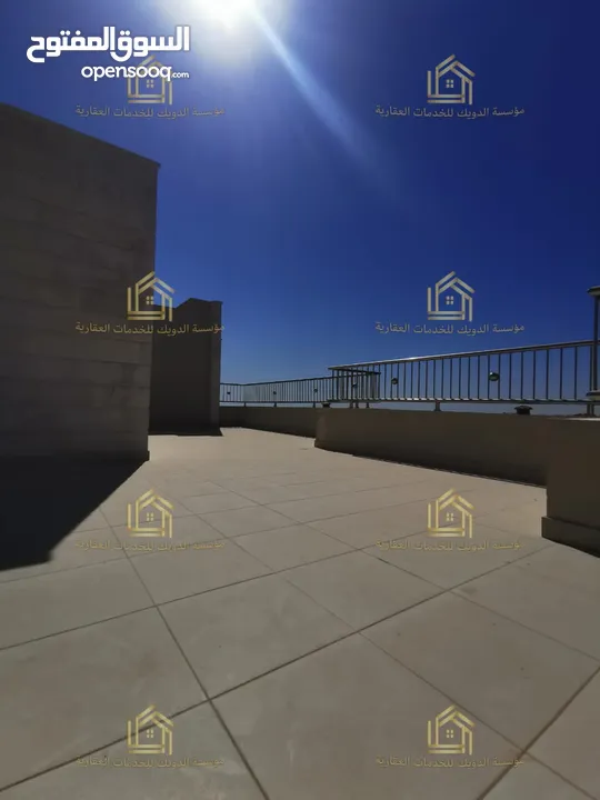 شقة دوبلكس ثالث مع روف جديد لم يسكن في أرقى واجمل مناطق خلدا