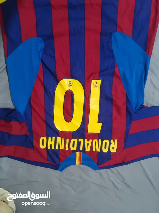 T-SHIRT BARCELONA RONALDINHO  قميص نادر