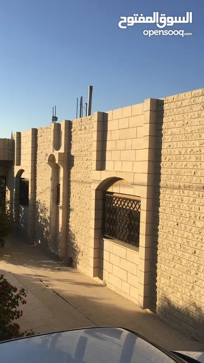 منزل مستقل للبيع على شارعين