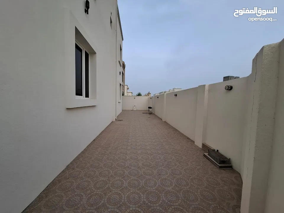 فيلا رائعة للإيجار بالمنومة مقابل مجمع المنومة التجاري Villa for rent in Al Manuma