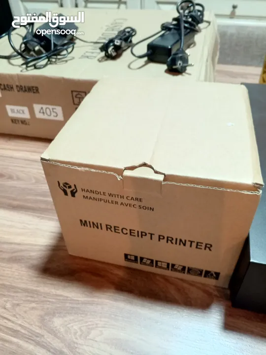 للبيع جهاز نقطة بيع (POS) متكامل بحالة ممتازة