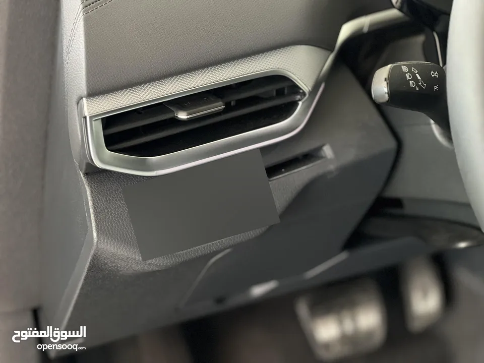 VW ID.4 CROZZ PRO 2024 PIANO BLACK أبيضّ لؤلؤي