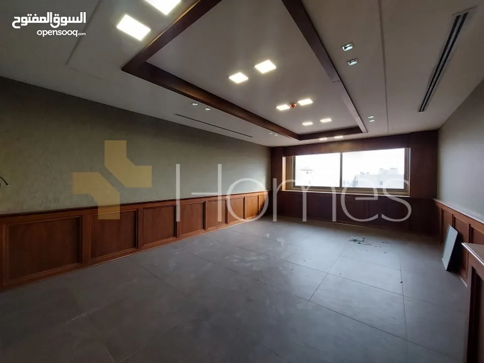 مكتب طابقي طابق رابع للايجار في زهران بمساحة بناء 387م