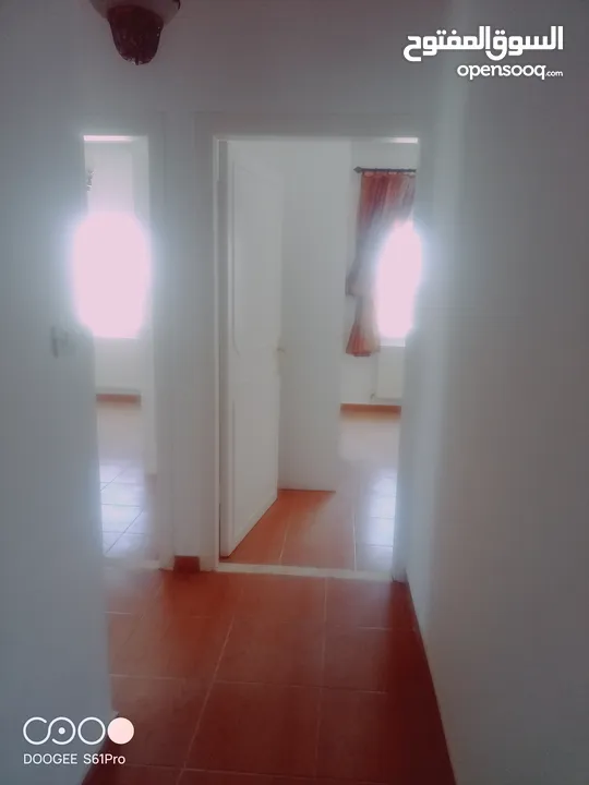 شقة للبيع طابق ثالث مع روف
