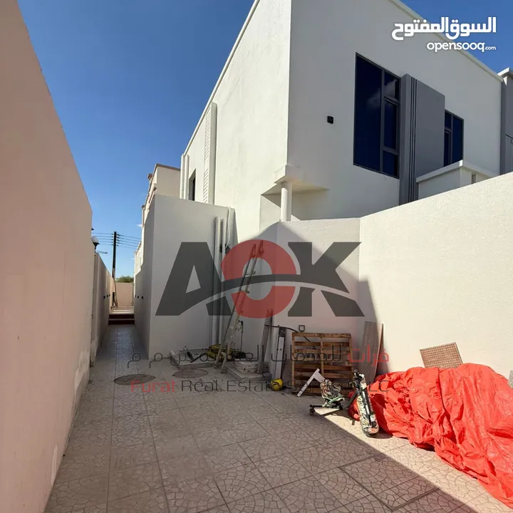 فيلا للإيجار في الموالح قريبة من مركز الموالح الصحي، جميع الخدمات Villa for Rent in mawalleh