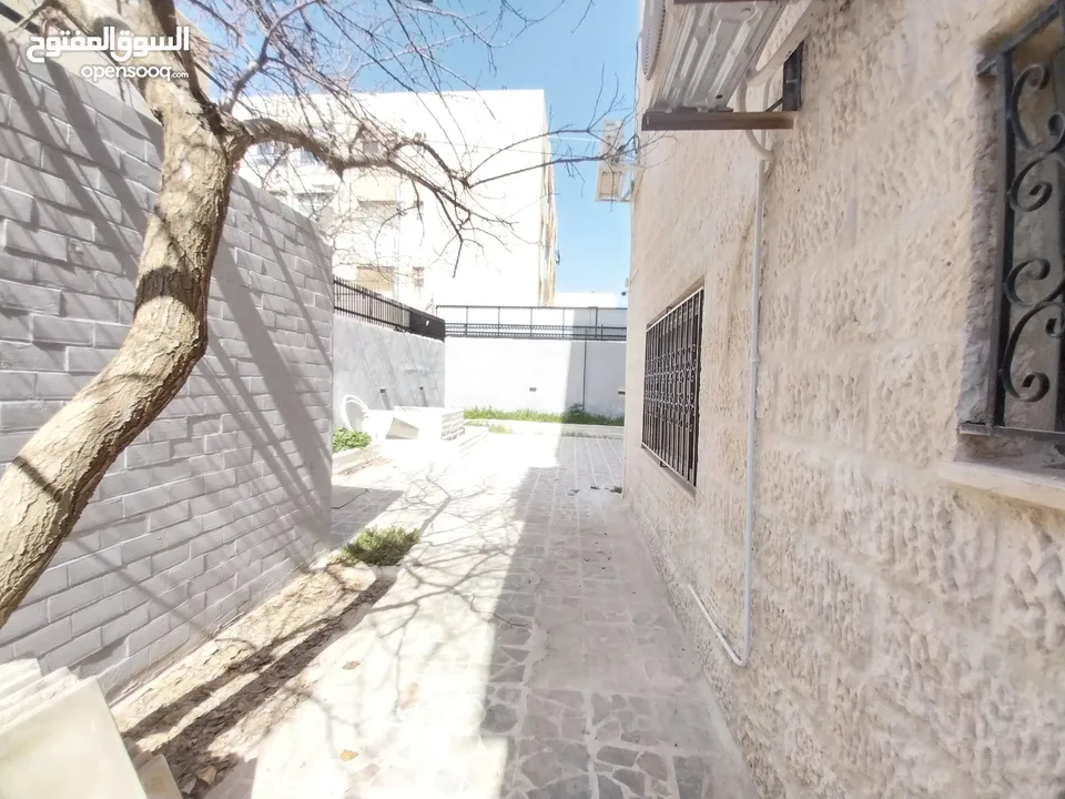 شقة غير مفروشة للإيجار 200م2 ( Property 19443 )-174977282